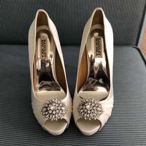 Badgley Mischka size 9 Bridal shoe white